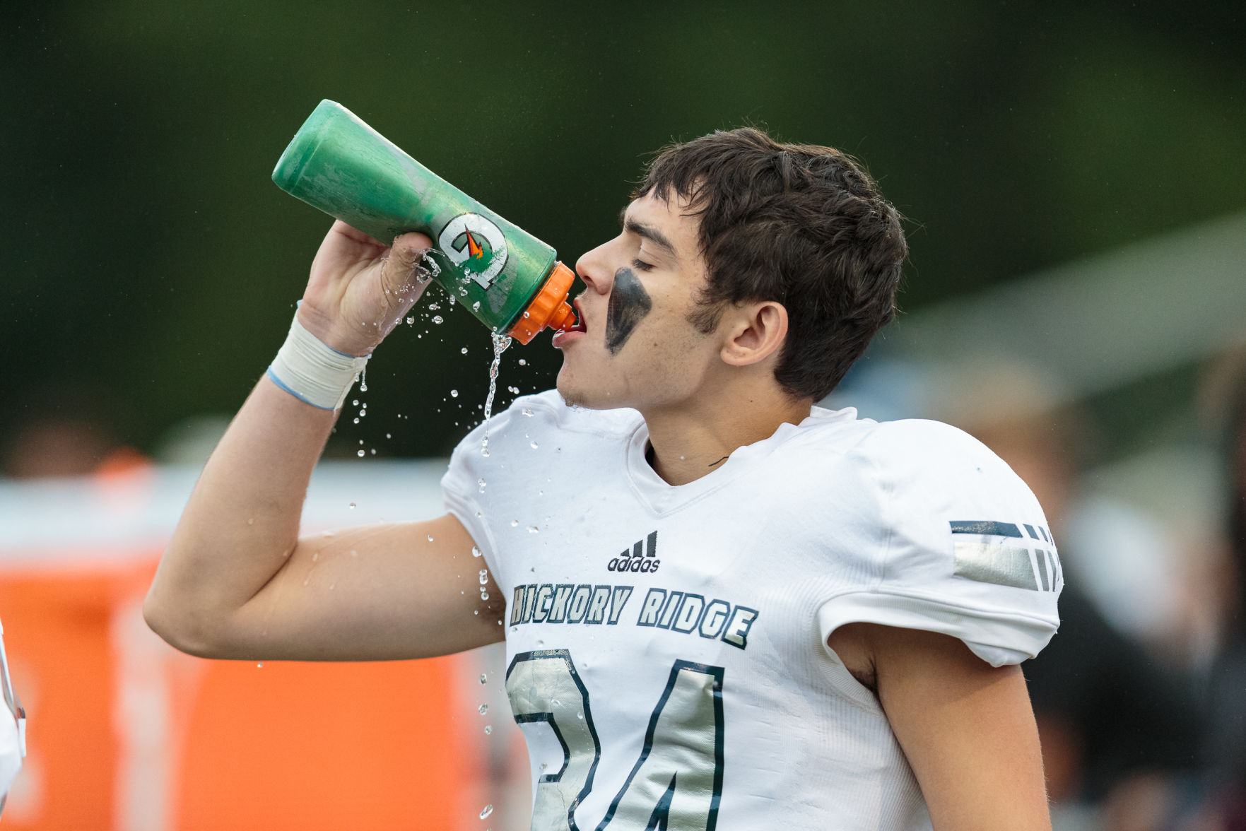 The Ragin' Bulls come from behind in the Battle of the Horns to defeat the Vikings 27-20.